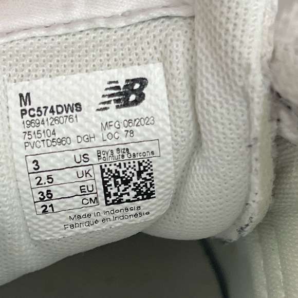 New Balance 574 Kids Boys 3 Ragged White Royal Blue Suede Sneakers US - Picture 12 of 13